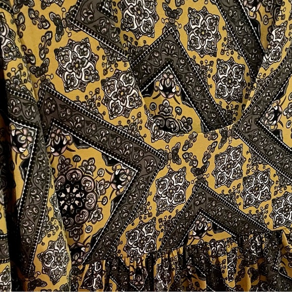 Gorgeous print • Flowy • Lightweight • Drapey • Billowed sleeves • Square neck - Picture 3 of 6